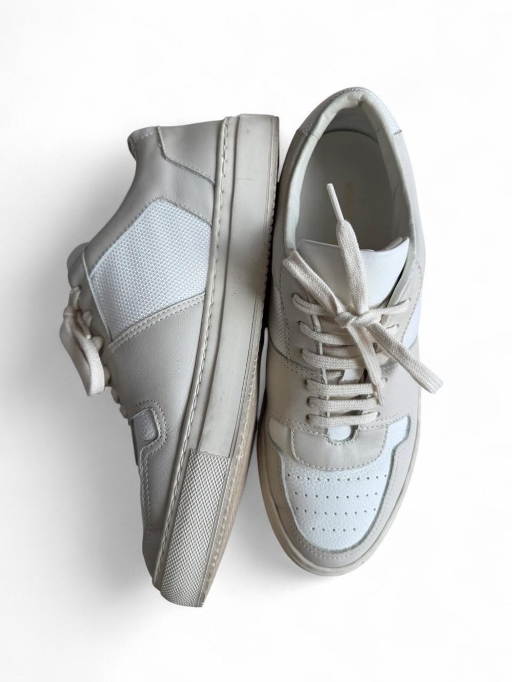 Common Projects Women's Low-Top Sneakers in White and Light Gray